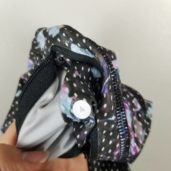 Lululemon all sport crop floral tranquil blue multi, size 4 - Picture 7 of 7